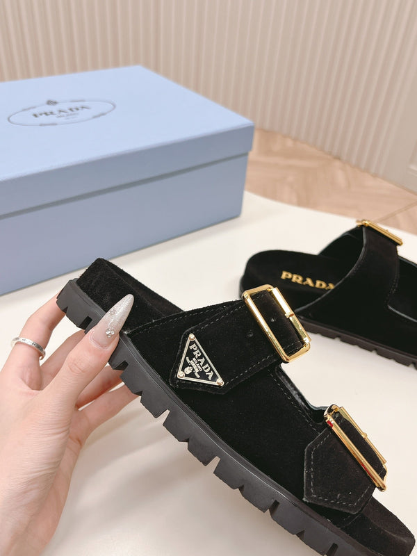 Ciabatte con cinturino a doppia fibbia 20 in pelle scamosciata nera