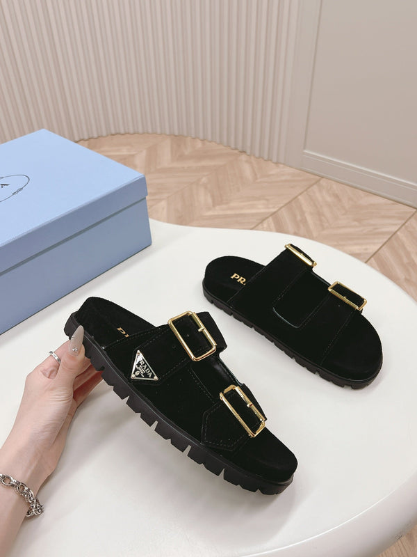 Ciabatte con cinturino a doppia fibbia 20 in pelle scamosciata nera