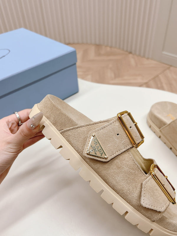 Ciabatte con cinturino a doppia fibbia 20 in pelle scamosciata marrone chiaro