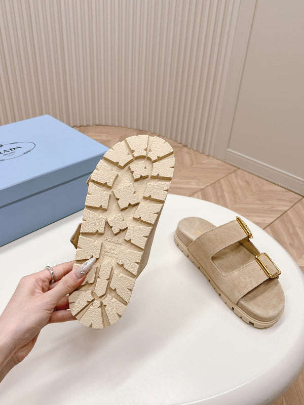 Ciabatte con cinturino a doppia fibbia 20 in pelle scamosciata marrone chiaro