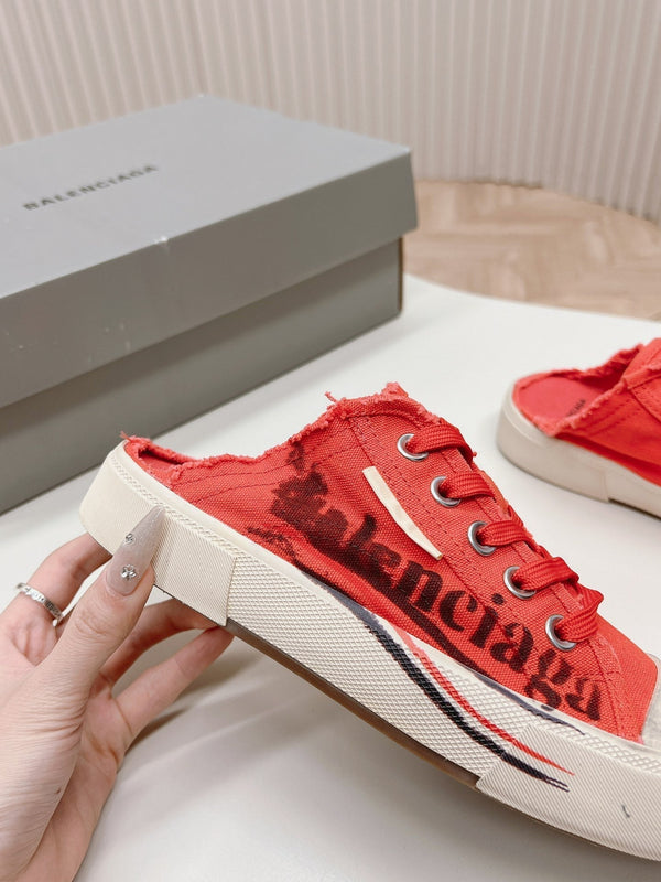 SNEAKER MULES IN RED CANVAS GRAFFITI LOGO