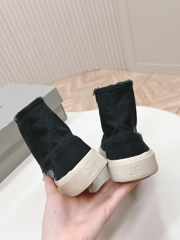 SNEAKERS ALTE IN TELA NERA CON LOGO GRAFFITI