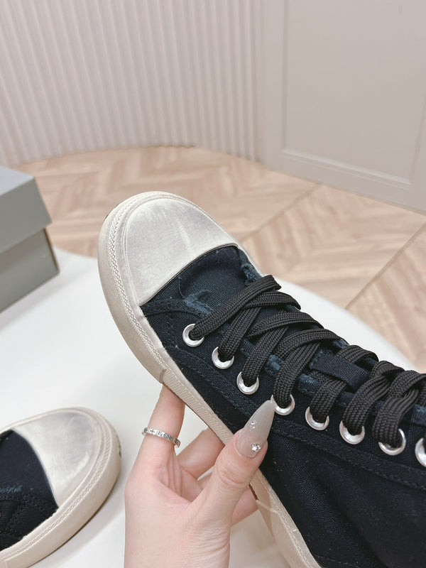 SNEAKERS ALTE IN TELA NERA CON LOGO GRAFFITI