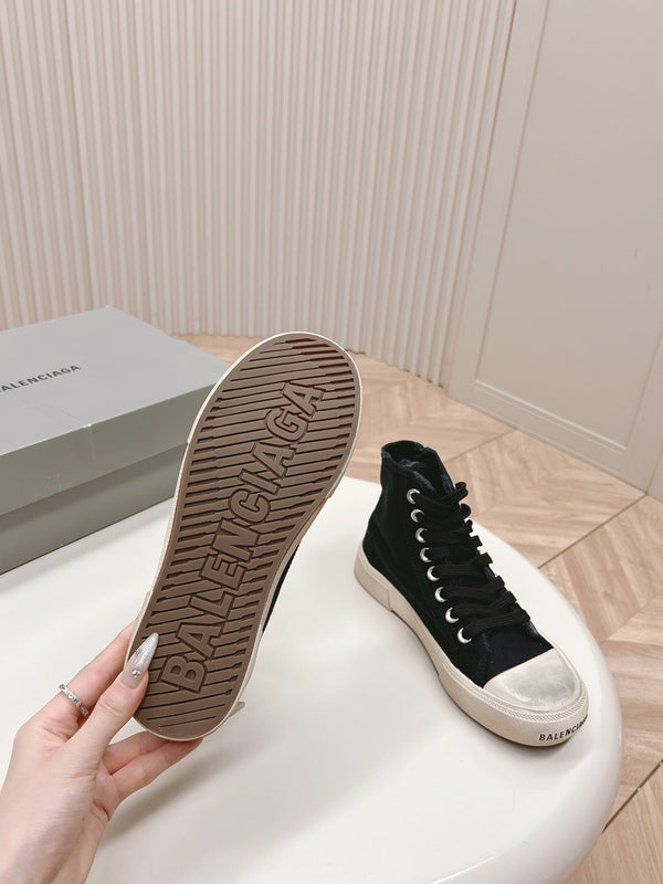 SNEAKERS ALTE IN TELA NERA CON LOGO GRAFFITI