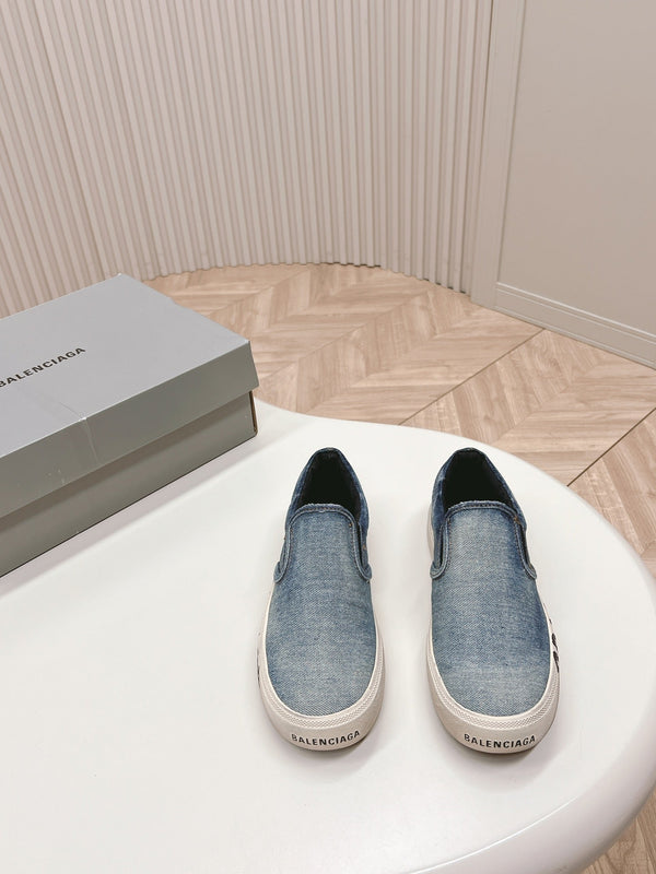 SLIP-ON SNEAKERS GRAFFITI IN LIGHT BLUE DENIM