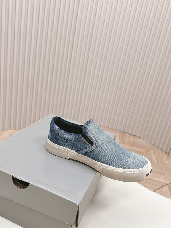 SLIP-ON SNEAKERS GRAFFITI IN LIGHT BLUE DENIM