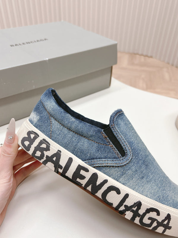 SLIP-ON SNEAKERS GRAFFITI IN LIGHT BLUE DENIM