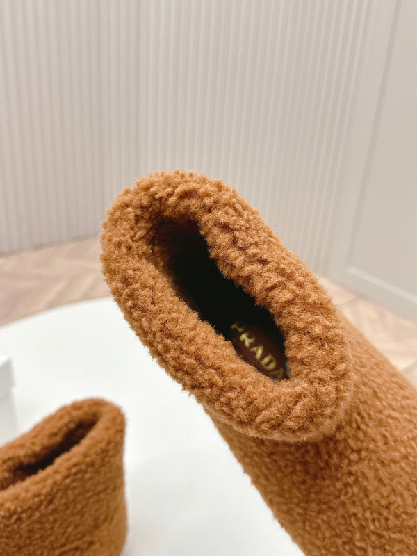 SNOW ANKLE BOOTS IN BRONZE BROWN SHEARLING