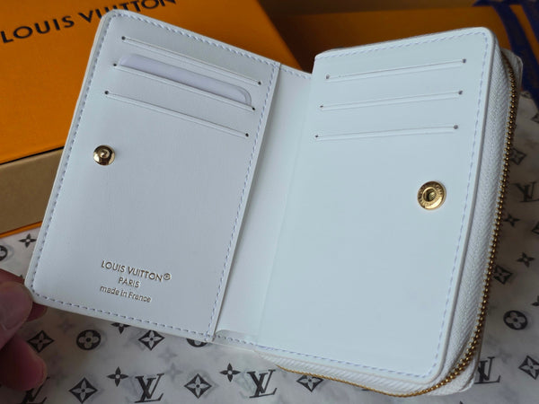 M25601 Lou Wallet 11.5cm Dream Beige Monogram Embossed Lambskin- Light GHW