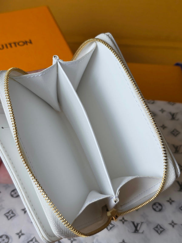 M25601 Lou Wallet 11.5cm Dream Beige Monogram Embossed Lambskin- Light GHW