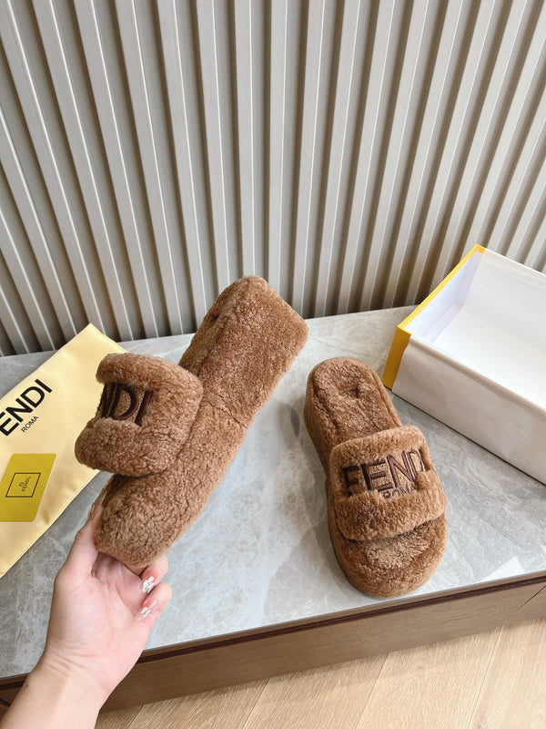 PANTOFOLA FENDI IN PELLICCIA MARRONE SEPPIA