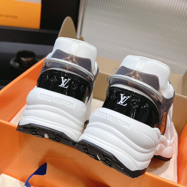 Sneaker LV Run 55 da 50 mm in tessuto a rete di poliestere con monogramma marrone nero