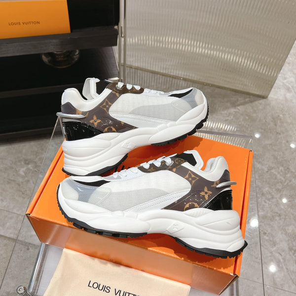 Sneaker LV Run 55 da 50 mm in tessuto a rete di poliestere con monogramma marrone nero