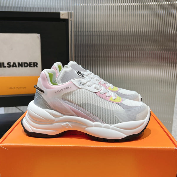 Sneaker LV Run 55 50mm Tessuto a rete in poliestere grigio rosa