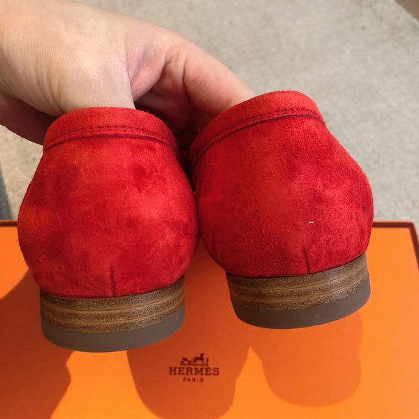 Mocassino Paris in pelle di vitello scamosciata rossa con fibbia distintiva 509350