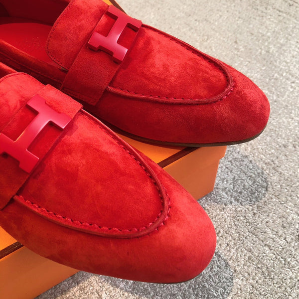 Mocassino Paris in pelle di vitello scamosciata rossa con fibbia distintiva 509350