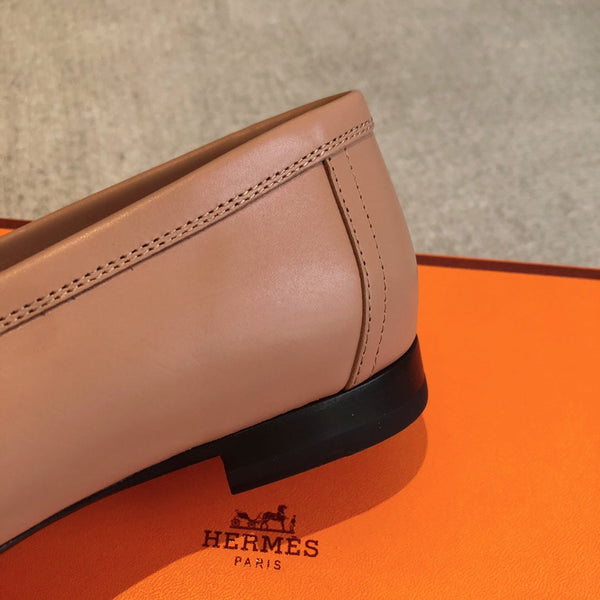 Paris Loafer Beige Perlino Calfskin With Silver Signature Buckle 509372