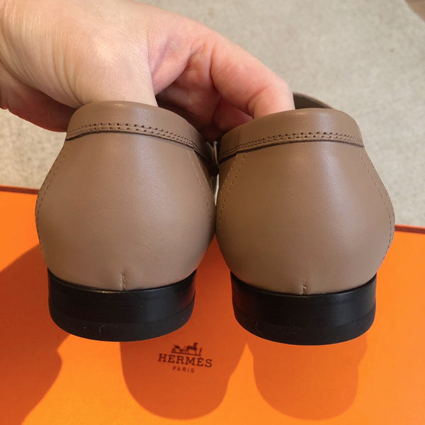 Mocassino Royal in pelle di vitello marrone con dettaglio frangia e fibbia argentata con firma 509409