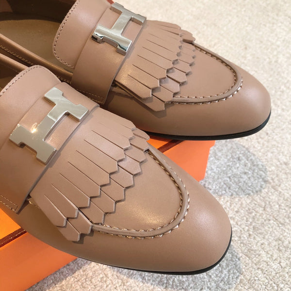 Mocassino Royal in pelle di vitello marrone con dettaglio frangia e fibbia argentata con firma 509409