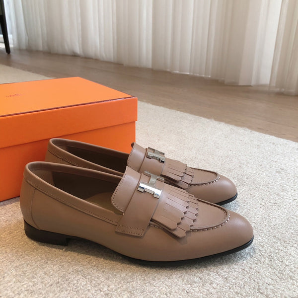 Mocassino Royal in pelle di vitello marrone con dettaglio frangia e fibbia argentata con firma 509409