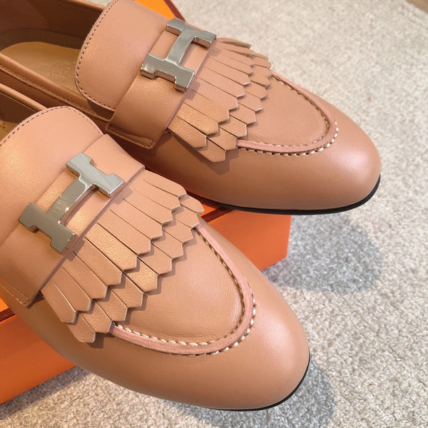 Royal Loafer Beige Perlino Calfskin With Fringe Detail And Silver Signature Buckle 509417