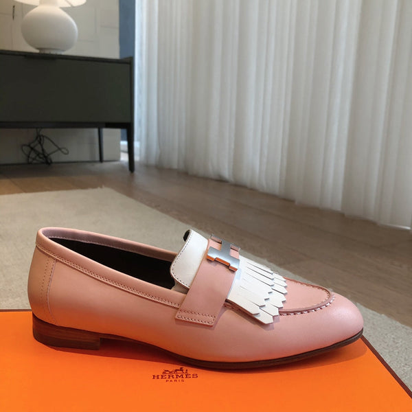 Mocassino Royal in pelle di vitello rosa mix bianco con dettaglio frangia e fibbia argentata con firma 509418