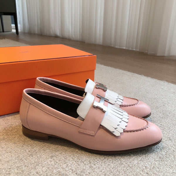 Mocassino Royal in pelle di vitello rosa mix bianco con dettaglio frangia e fibbia argentata con firma 509418