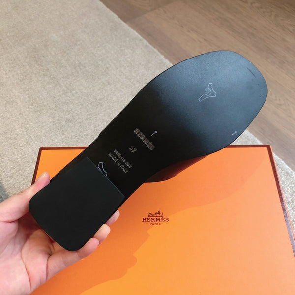 Sandalo Isle in pelle di vitello nera