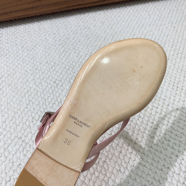 SL CRYSTAL BUCKLE THONG SANDAL LIGHT PINK SATIN