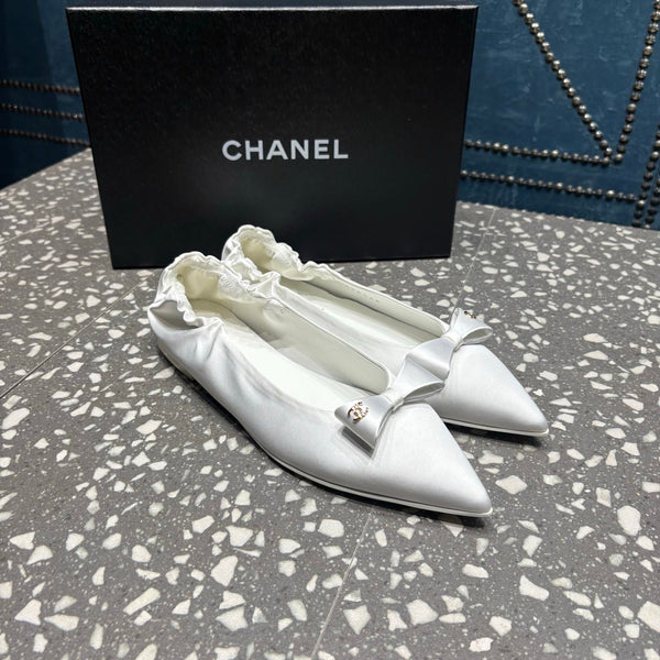 CC 25s Métiers d'art Ballerine 10mm Bianco Raso di Seta 423793