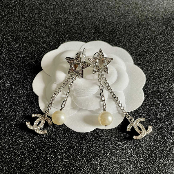 DOUBLE C STUD EARRINGS WITH STAR STONE DOUBLE CHAINS ONE WITH LOGO AND ONE WITH PEARL