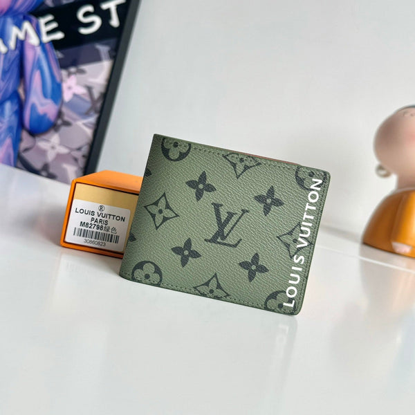 Portafoglio multiplo LV M82798 in tela monogramma verde e rosso 221262