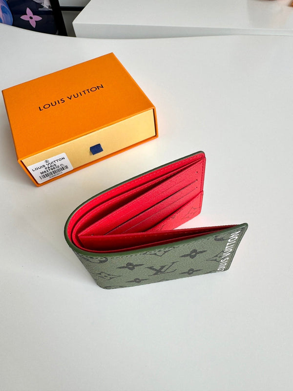 Portafoglio multiplo LV M82798 in tela monogramma verde e rosso 221262