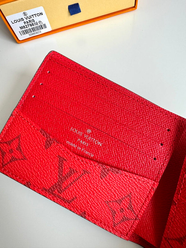 Portafoglio multiplo LV M82798 in tela monogramma verde e rosso 221262