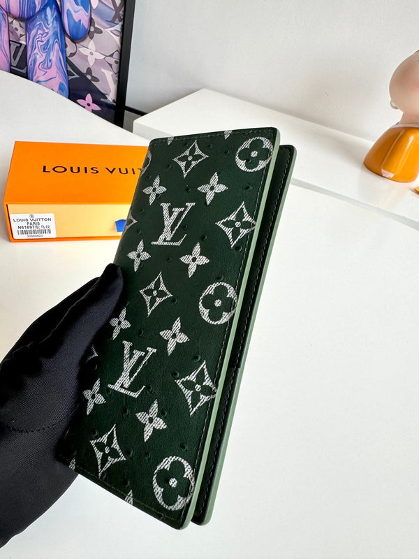 LV Brazza Wallet Green Ostrich Pattern 221307
