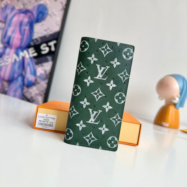 LV Brazza Wallet Green Ostrich Pattern 221307