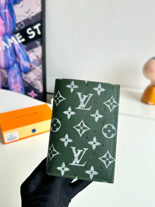 LV Passport Holder Green Ostrich Pattern 221309