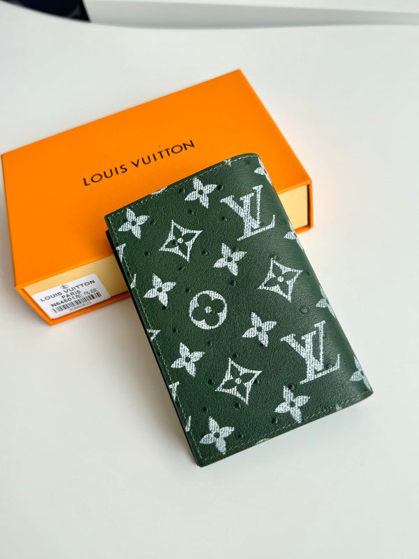 LV Passport Holder Green Ostrich Pattern 221309