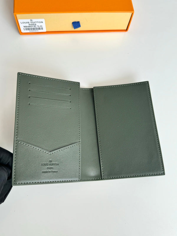 LV Passport Holder Green Ostrich Pattern 221309