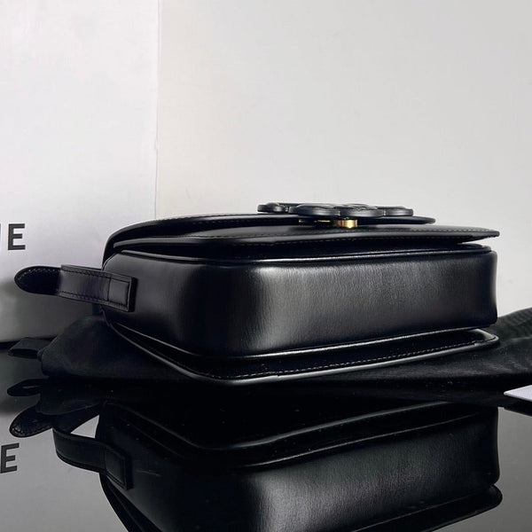 CLASSIQUE TRIOMPHE 22 BLACK SMOOTH CALFSKIN