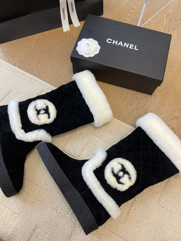 STIVALI ALTI IN CAMOSCIO NERO E FODERA IN PILE