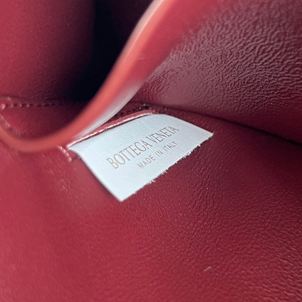 Borsa da concerto BV 18,5 cm in pelle di agnello rosso scuro