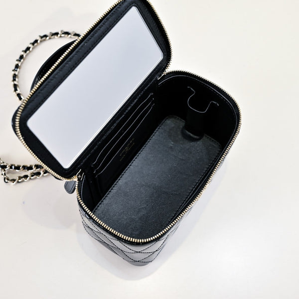 CC 24P Vanity Top Handle 16.5cm Black Patent Calfskin Light Gold Hardware