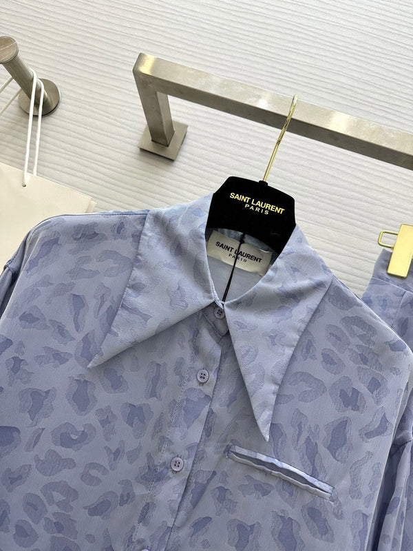 YSL 25 Set con stampa leopardata in cotone tencel blu pastello