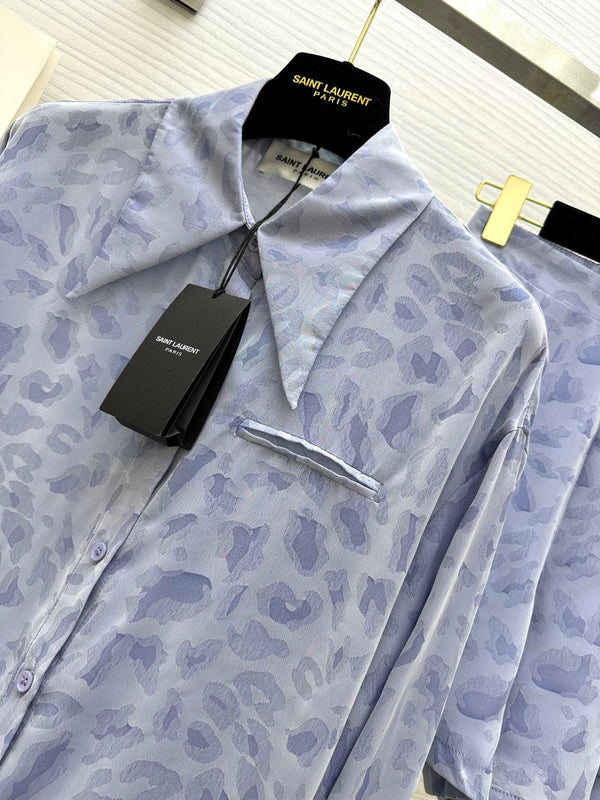 YSL 25 Set con stampa leopardata in cotone tencel blu pastello