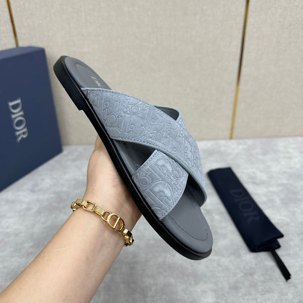 CD ALIAS SANDAL LIGHT GRAY SUEDE