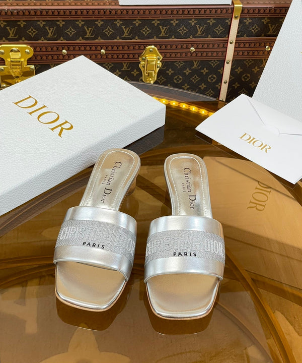 cd slide 45 pelle di vitello metallizzata argento cotone ricamato