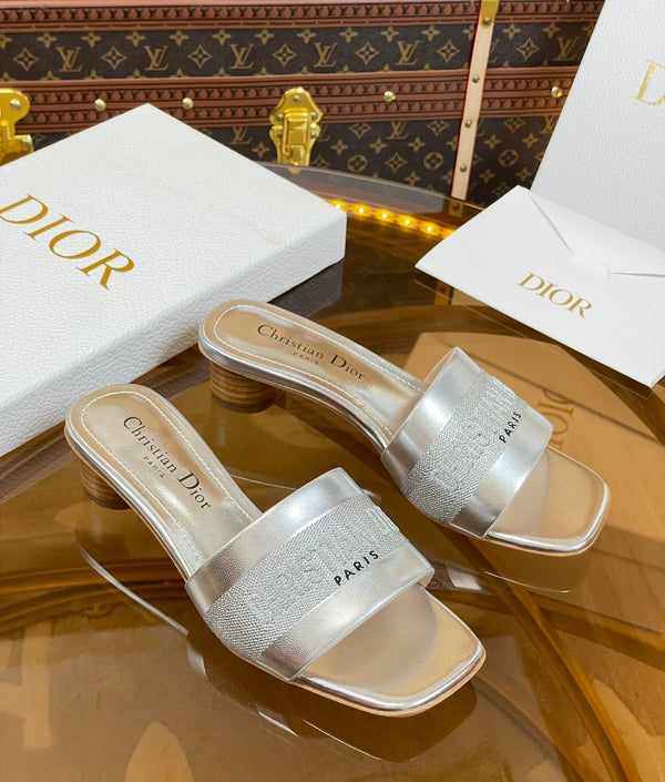 cd slide 45 pelle di vitello metallizzata argento cotone ricamato