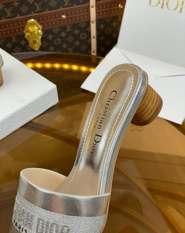 cd slide 45 pelle di vitello metallizzata argento cotone ricamato