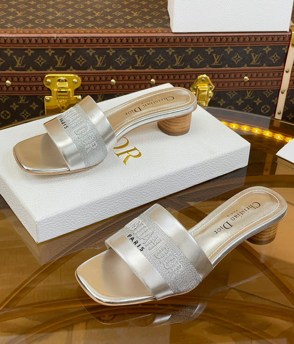 cd slide 45 pelle di vitello metallizzata argento cotone ricamato